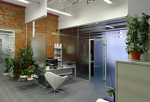 Офисные перегородки, остекление стен и потолков в офисе
